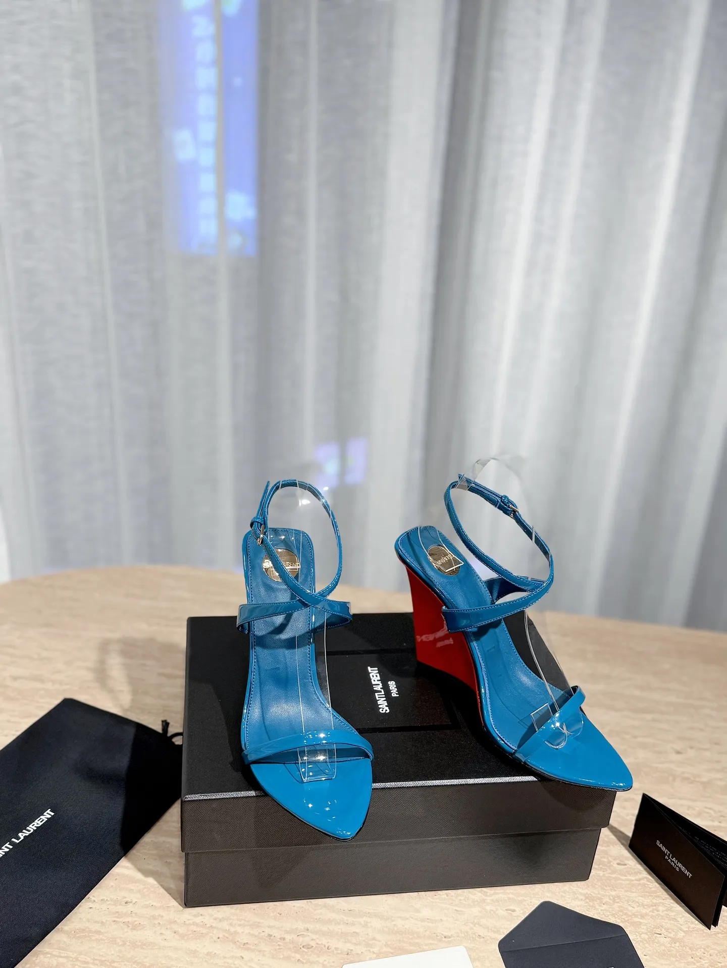 👟👟Ex-factory price 540👟👟 High version "SAINT LAUREN*" Saint Laurent YSL 25ss/spring and summer new catwalk style large rhinestone high-heeled shoes and sandals. Only YSL understands women's hearts best and does not accept refutation. It is a super invincible feminine artifact and a must-have for women (z-product full-body customization, own molded hardware accessories, perfect consistency). Compare the differences between pictures and goods on the market. ✔Upper: Customized imported silk ✔Lining: Imported 🐑Sheep leather ✔Sole: Imported genuine leather outsole ✔Heel height: 10.5cm ✔Number of yards: 35-39 (40, 41, 42 can be customized and non-returnable) (Full set of packaging)